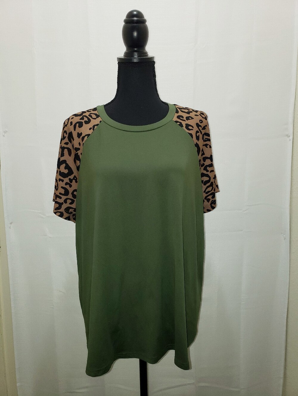 Emery Rose Short Sleeve Top